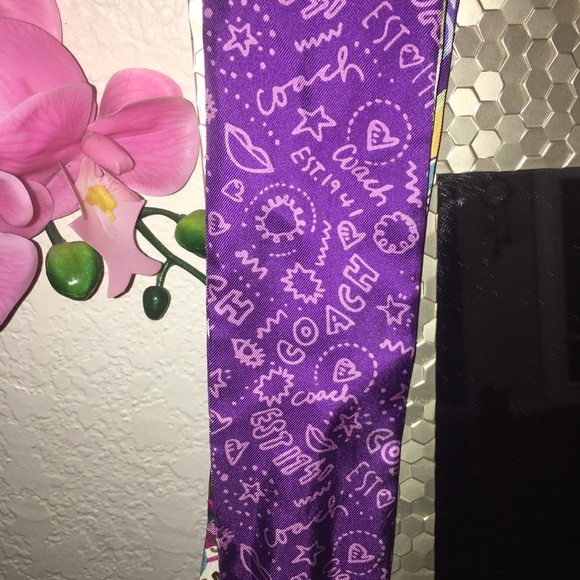 Coach - Picture 3 of 4